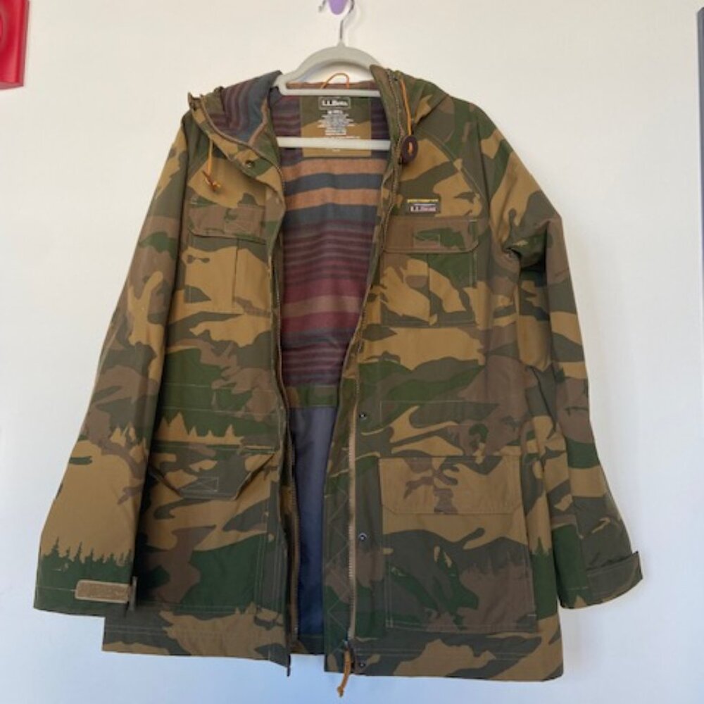 L.L.BEAN Women's Mountain Classic Water-Resistant Jacket in Camo Meddium